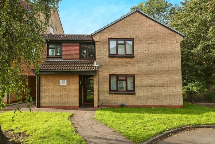 Studio To Rent In Swan Gardens, Birmingham, B23