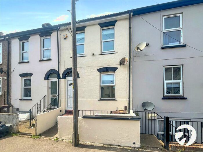 4 Bedroom Terraced House To Rent In Victoria Street, Gillingham, ME7