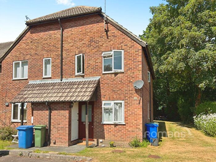 1 Bedroom Maisonette For Sale In Vesey Close, Farnborough, Hampshire, GU14