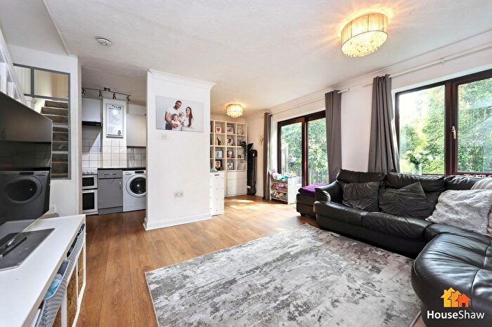 2 Bedroom Flat For Sale In Wyatt Close, High Wycombe, HP13