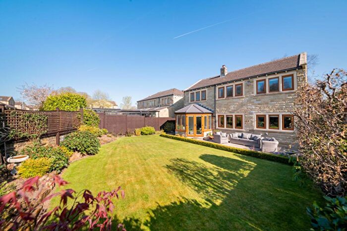 4 Bedroom Detached House For Sale In Woodside Lodge, Kirkburton, HD8