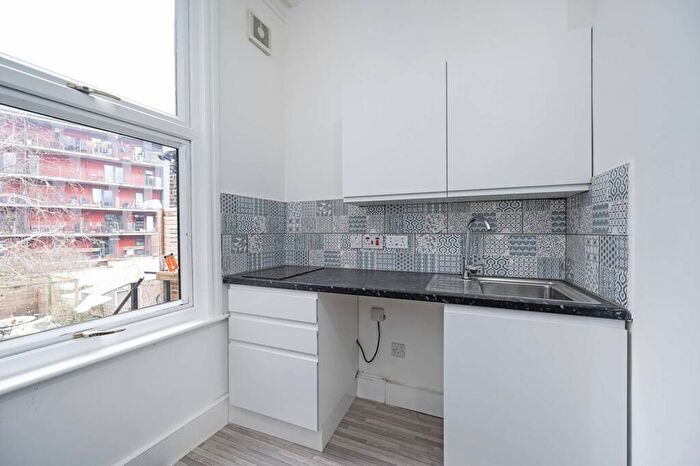Studio To Rent In Bodney Road, Hackney, London, E8