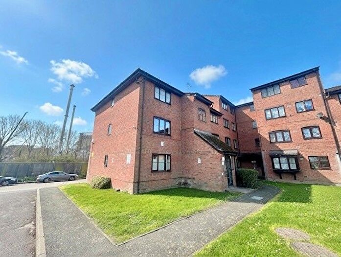 2 Bedroom Flat To Rent In Curzon Drive, Grays, RM17