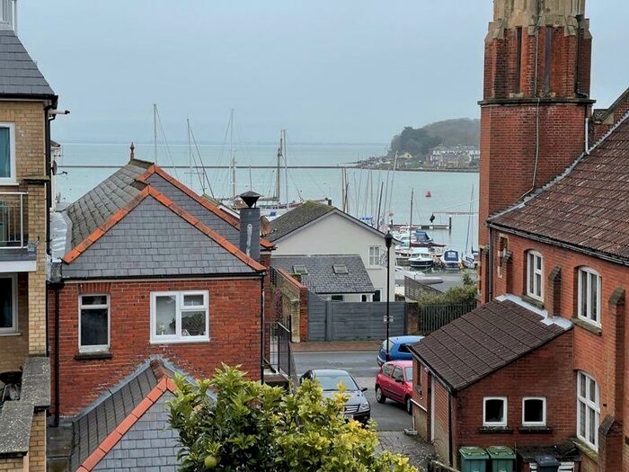 3 Bedroom Town House To Rent In West Hill Road, Cowes, PO31