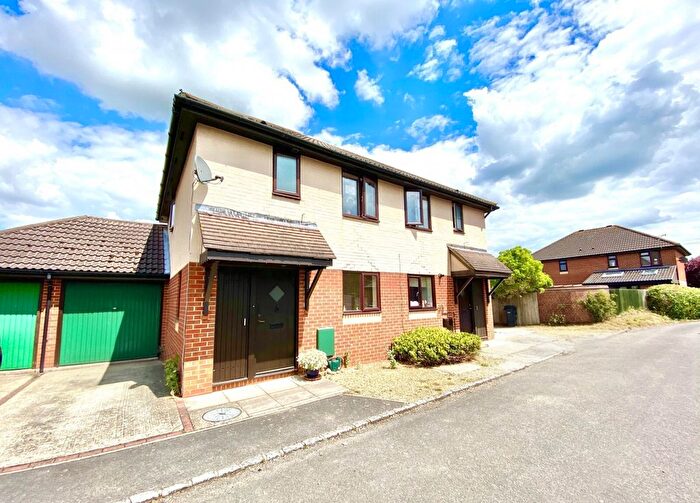 2 Bedroom Semi-detached House For Sale In St. Hildas Close, Didcot, Oxfordshire, OX11