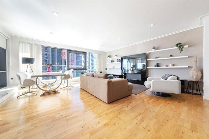 2 Bedroom Flat To Rent In South Quay Square, Canary Wharf, E14