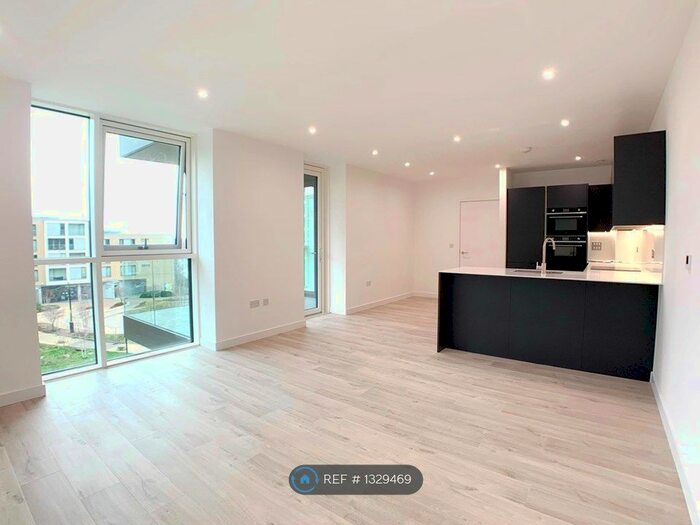 2 Bedroom Flat To Rent In Hartingtons Court, London, N4