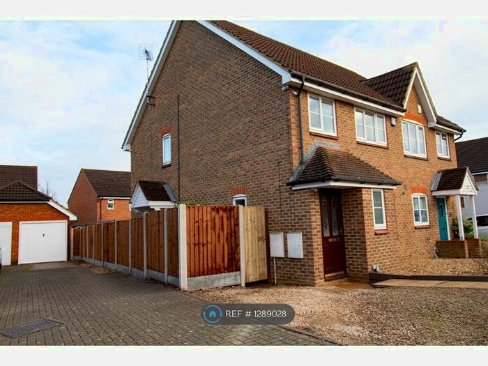 3 Bedroom Semi-Detached House To Rent In East Park Farm Drive, Reading RG10