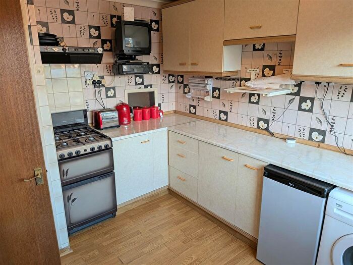 3 Bedroom Terraced House For Sale In Whitefriars, Rushden, NN10