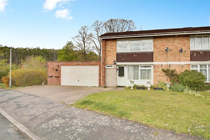 3 Bedroom Semi-Detached House For Sale In Mill Close, Lemsford, Welwyn Garden City, AL8