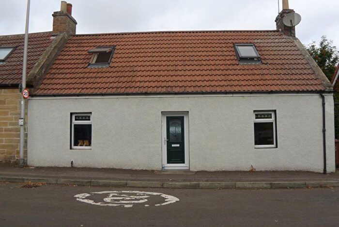 3 Bedroom Cottage To Rent In North Street, Kettlebridge, KY15