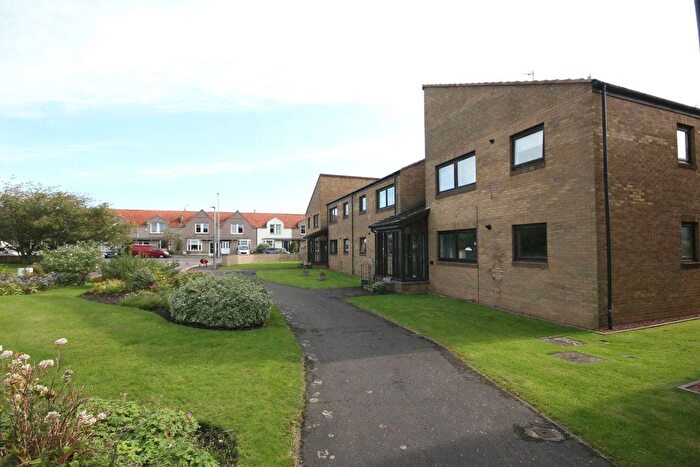 2 Bedroom Flat To Rent In Clark Place, Edinburgh, EH5