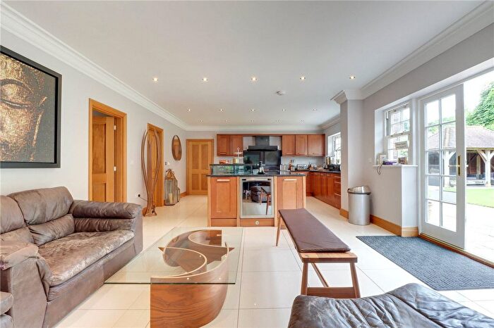 4 Bedroom Detached House For Sale In Spring Road, Harpenden, Hertfordshire, AL5