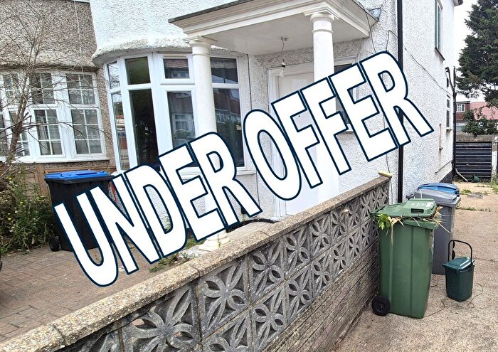 3 Bedroom Semi Detached House For Sale In Summit Avenue, Kingsbury, NW9