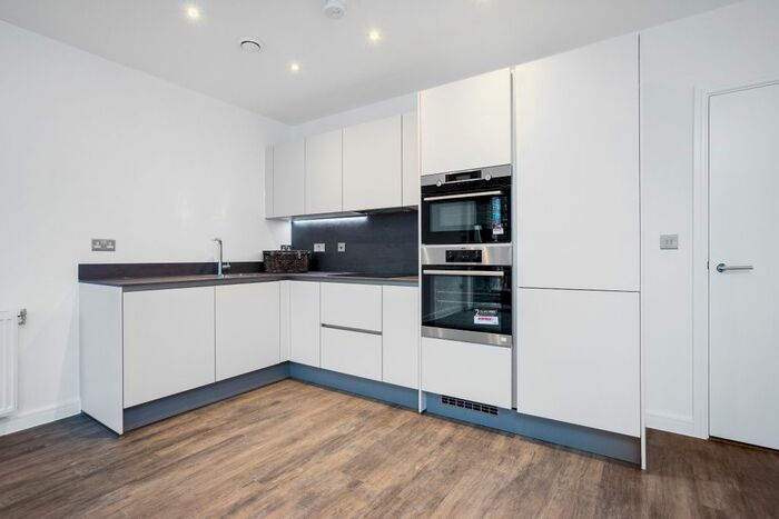 2 Bedroom Flat To Rent In Clarkson Crescent, Walthamstow, London, E17
