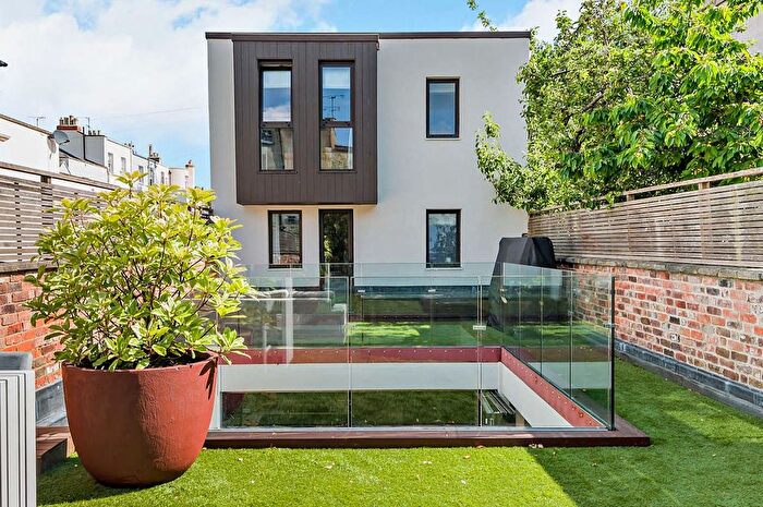 5 Bedroom Detached House To Rent In Oxford Walk, Cheltenham, GL52