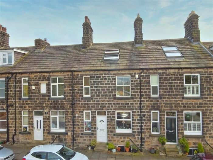 3 Bedroom Terraced House To Rent In South View, Yeadon, Leeds, LS19