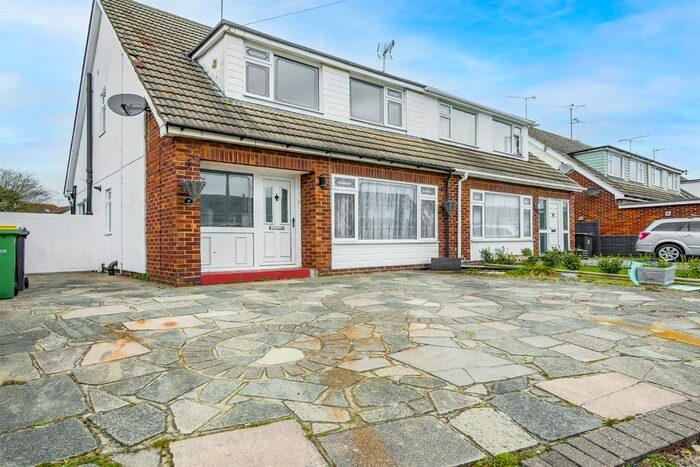 3 Bedroom Semi-Detached House To Rent In Bosworth Close, Hawkwell, Hockley, SS5