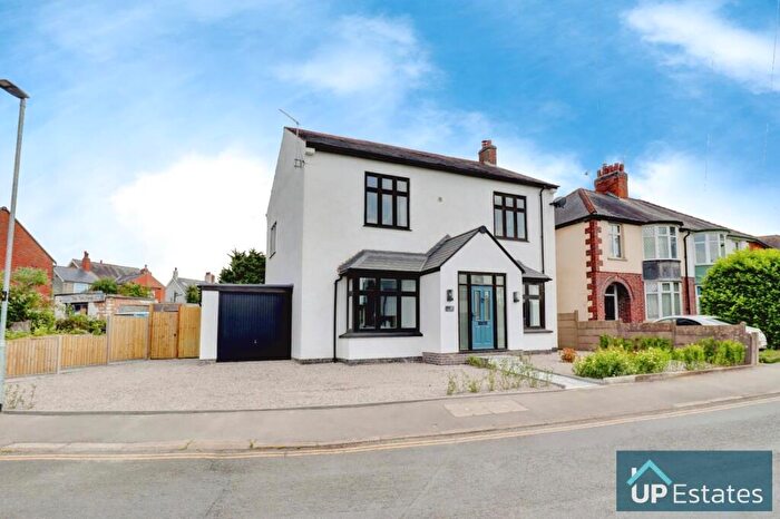 4 Bedroom Detached House For Sale In Mill Hill Road, Nr Hollycroft Park. Hinckley, LE10