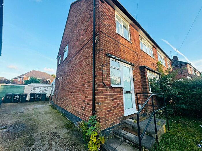 3 Bedroom Semi-Detached House To Rent In Tenth Avenue, Luton, LU3