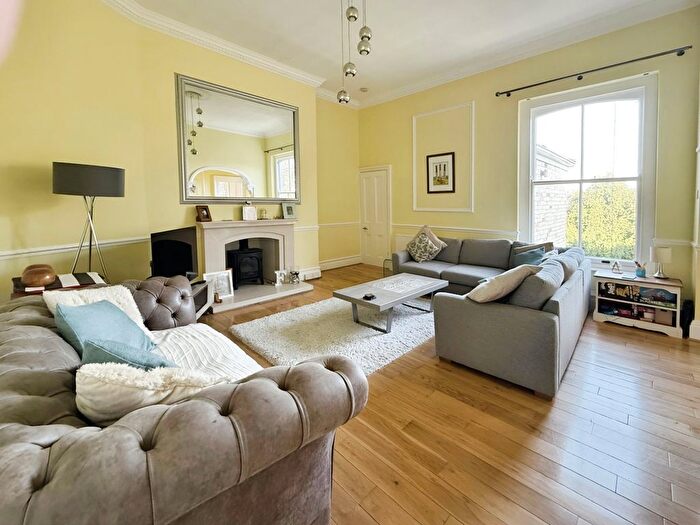 3 Bedroom Flat For Sale In Westlands Avenue, Grimsby, Lincolnshire, DN34