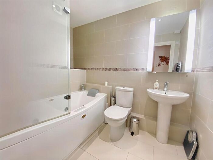 2 Bedroom Apartment For Sale In Upper Frog Street, Tenby, SA70