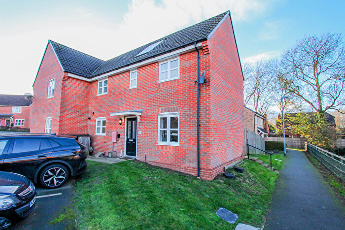 3 Bedroom Semi Detached House For Sale In Gulliver Road, Irthlingborough, NN9