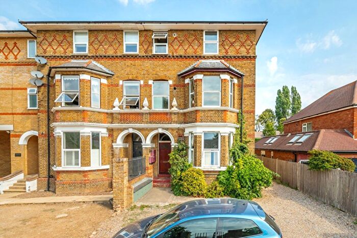 1 Bedroom Flat For Sale In Oldfield Road, Hampton, TW12