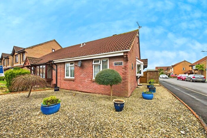 2 Bedroom Bungalow For Sale In Chipping Cross, Clevedon, North Somerset, BS21