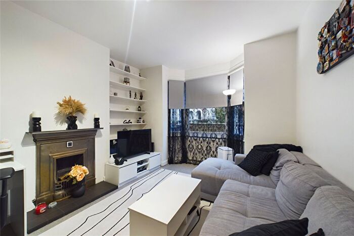 3 Bedroom Terraced House For Sale In Donnington Road, Reading, Berkshire, RG1