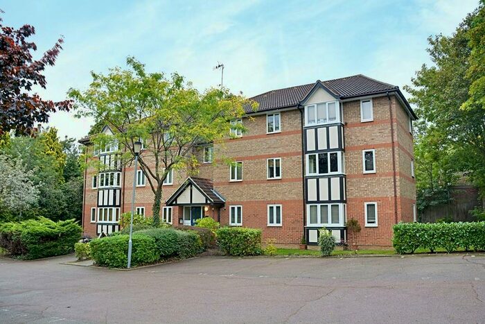 2 Bedroom Apartment To Rent In Deer Close, Hertford, SG13