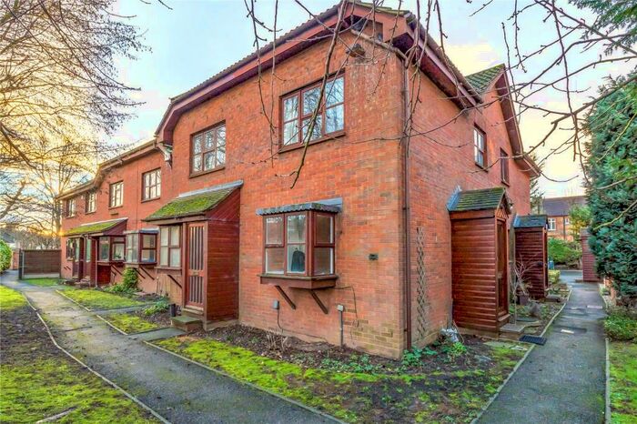 1 Bedroom End Of Terrace House To Rent In Hamilton Way, London, N13