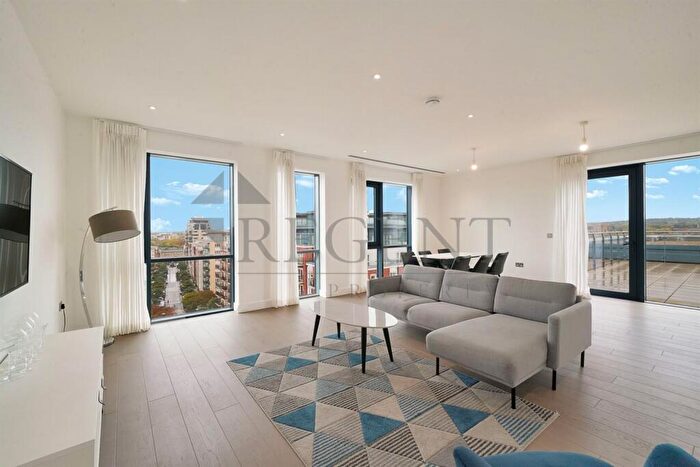 4 Bedroom Apartment To Rent In Fairbank House, Beaufort Square, NW9