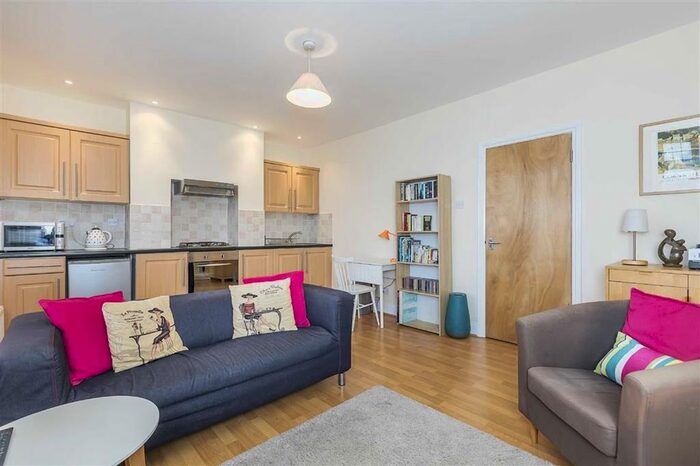 1 Bedroom Flat To Rent In Hillcroft House, Highams Park, London, E4