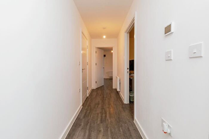 2 Bedroom Flat For Sale In Flatts Close, Bristol, BS34