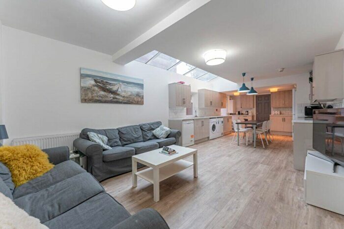 6 Bedroom Terraced House To Rent In Tiverton Road, Selly Oak, Birmingham, B29