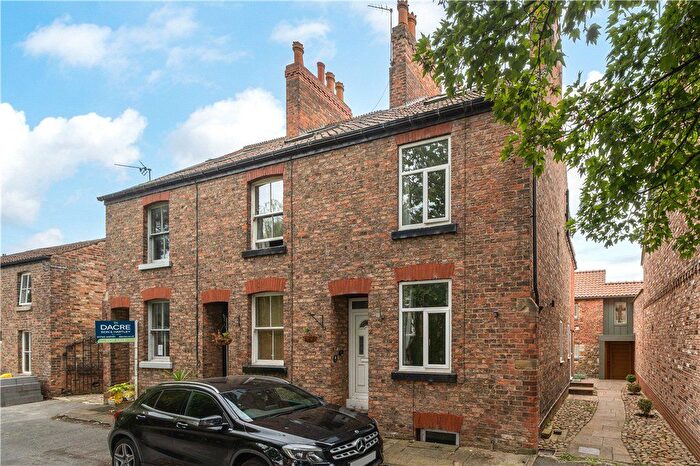3 Bedroom End Of Terrace House For Sale In Canal Road, Ripon, North Yorkshire, HG4