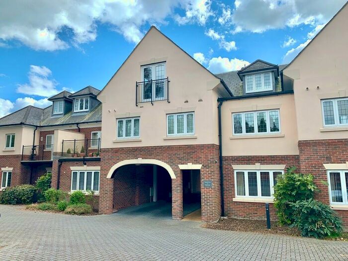 2 Bedroom Apartment To Rent In Heath Road, Locks Heath, SO31