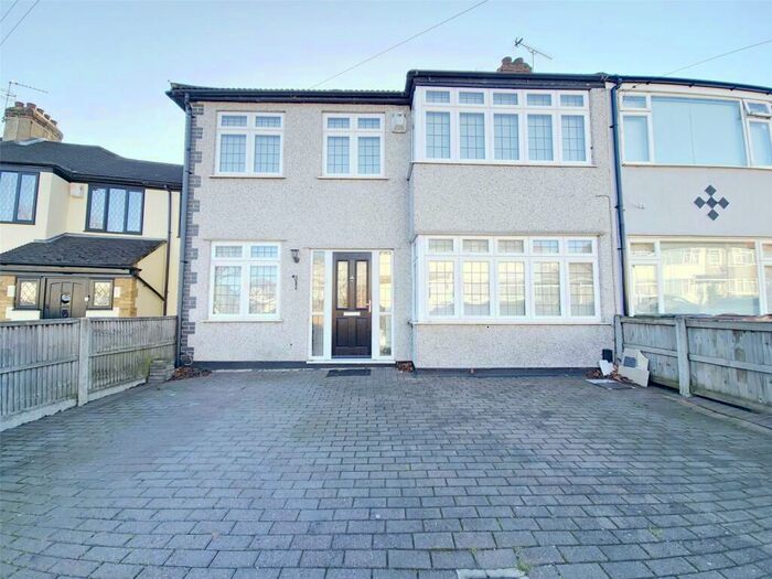 4 Bedroom Semi-Detached House To Rent In Gorseway, Rush Green, Romford, RM7