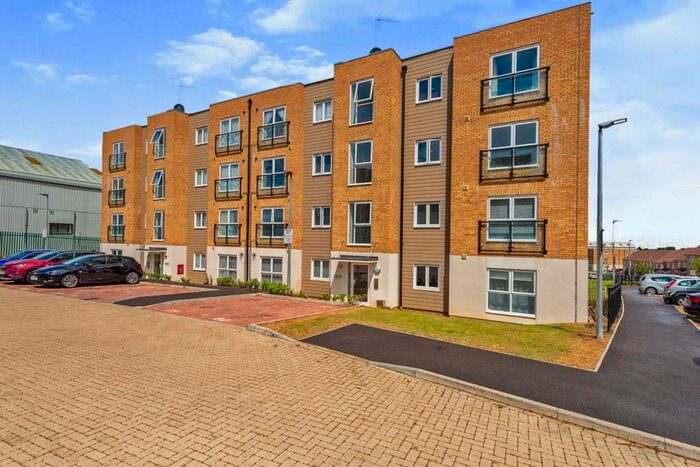 2 Bedroom Flat For Sale In Trilby Court, Bongrace Walk, Luton, LU4