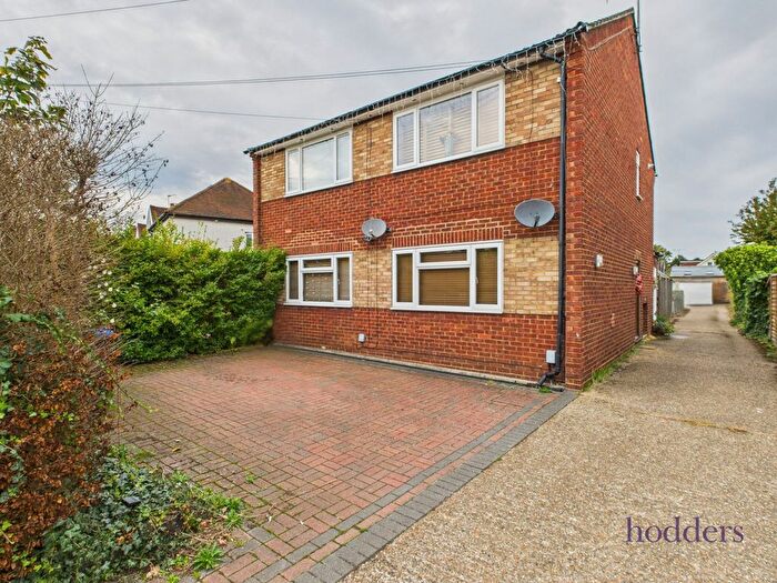 2 Bedroom Maisonette For Sale In Eden Grove Road, Byfleet, Surrey, KT14