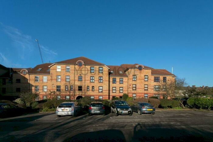 1 Bedroom Flat To Rent In Forest Road, Walthamstow, London, E17