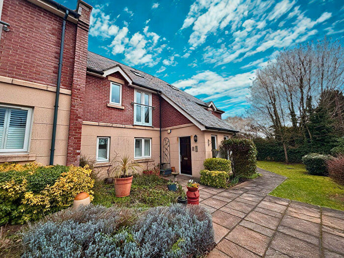 2 Bedroom Apartment For Sale In Denbil Court, Love Lane, RG14