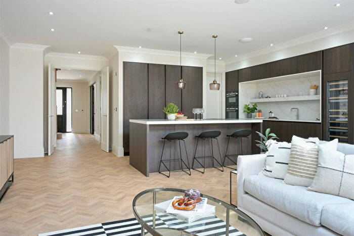 5 Bedroom Semi-Detached House For Sale In Waterhouse Lane, Kingswood, KT20