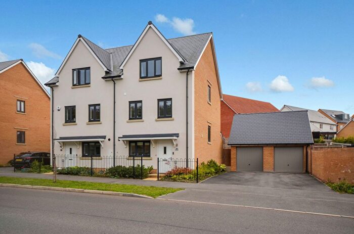 4 Bedroom Semi-detached House For Sale In Leverett Way, Saffron Walden, CB10