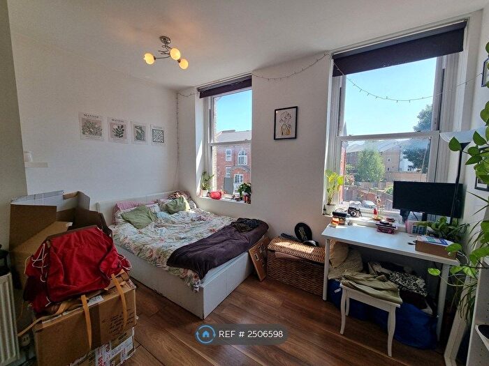 2 Bedroom Flat To Rent In Plough Way, London, SE16