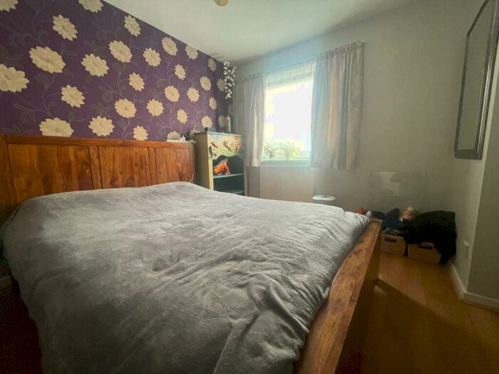 2 Bedroom Flat To Rent In Ermine Side, Enfield, EN1