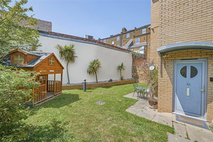 4 Bedroom End Of Terrace House For Sale In The Hub Buildings, Harberson Road, SW12