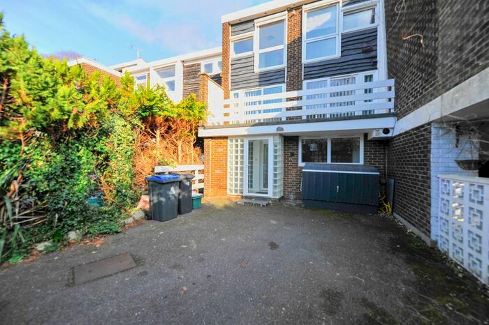 5 Bedroom Terraced House To Rent In Morecoombe Close, Kingston, KT2