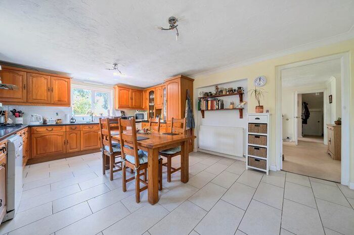 4 Bedroom Detached House For Sale In Mill Lane, Exton, EX3